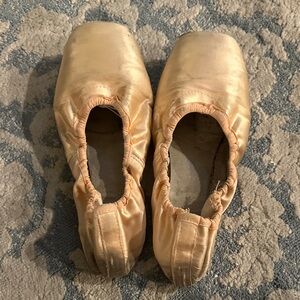 Used ballet pointe shoes